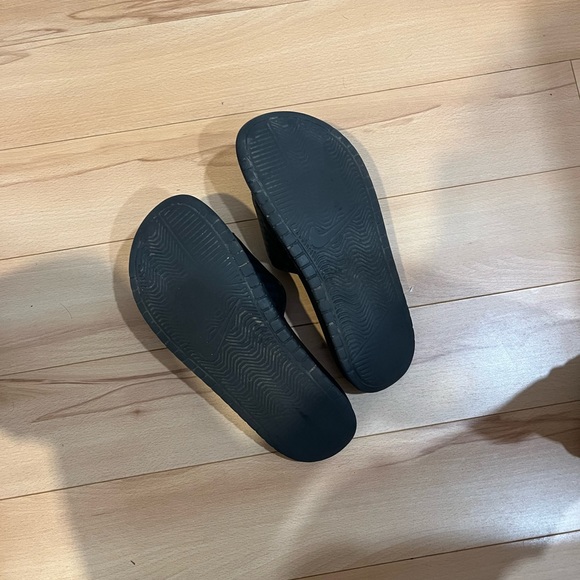 Nikes slides size 8 - Picture 3 of 3